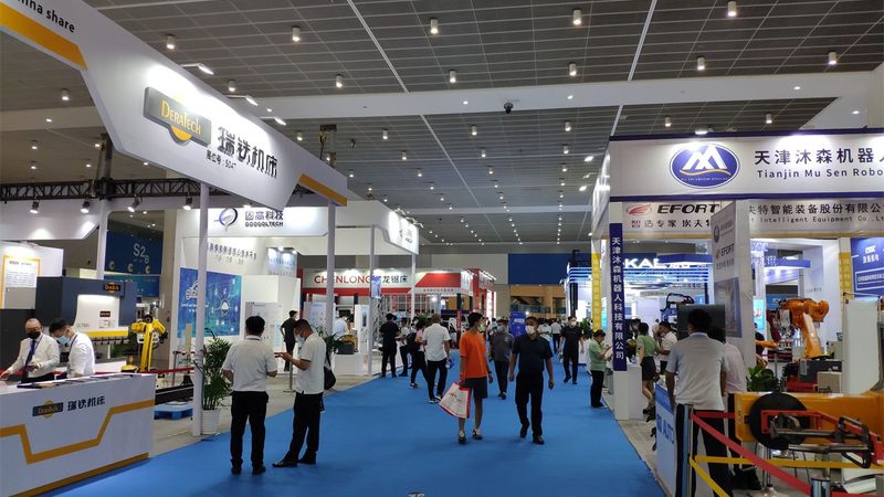 门头灯箱：不只是亮光，更是品牌形象的展示窗口